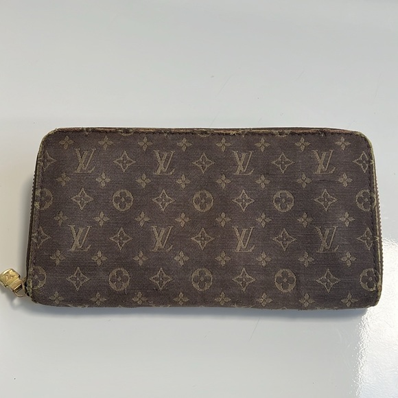 Louis Vuitton Denim Long Zippy Wallet in great condition - Picture 3 of 17
